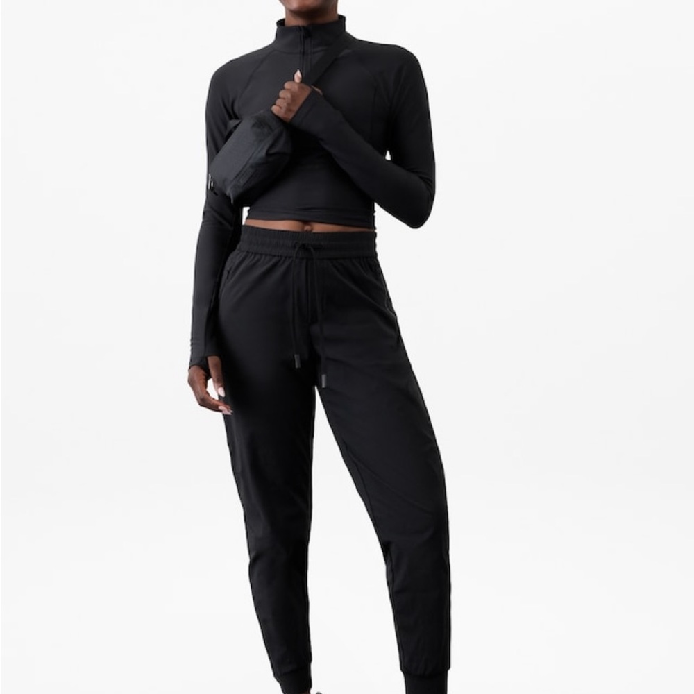 NWT!!!  Athleta Relaxed Black Trekkie mid rise Joggers - size XXSP